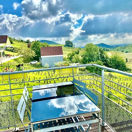 Janea In Vineyard Soft Green House * Reichsfeld